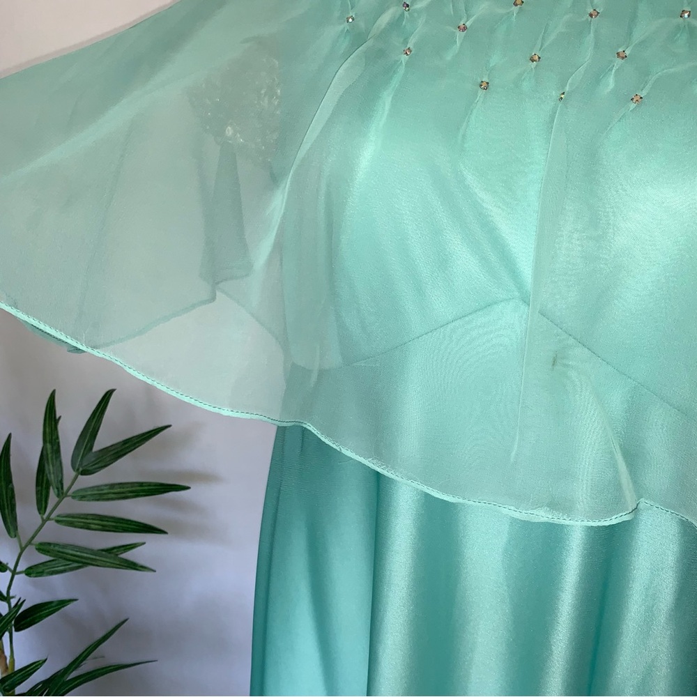 v i n t a g e :: Nylon Peignoir Set Full Sweep Gown Chiffon Cape Rhinestones - Picture 15 of 16